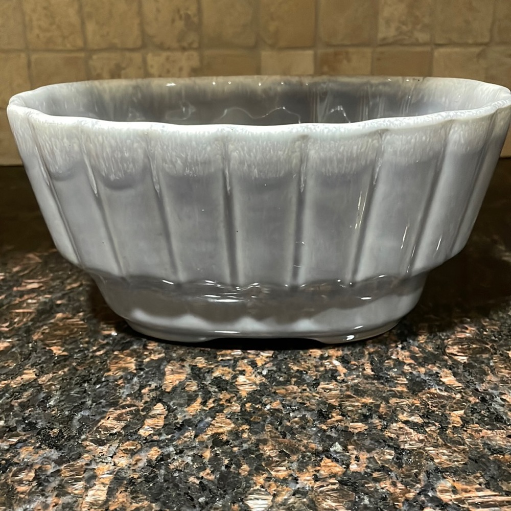 Vintage Hull Pottery Gray Drip #721 USA